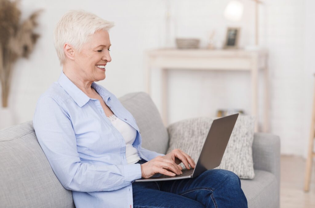 Illustration pour Top 5 des meilleurs sites de rencontre destinés aux seniors