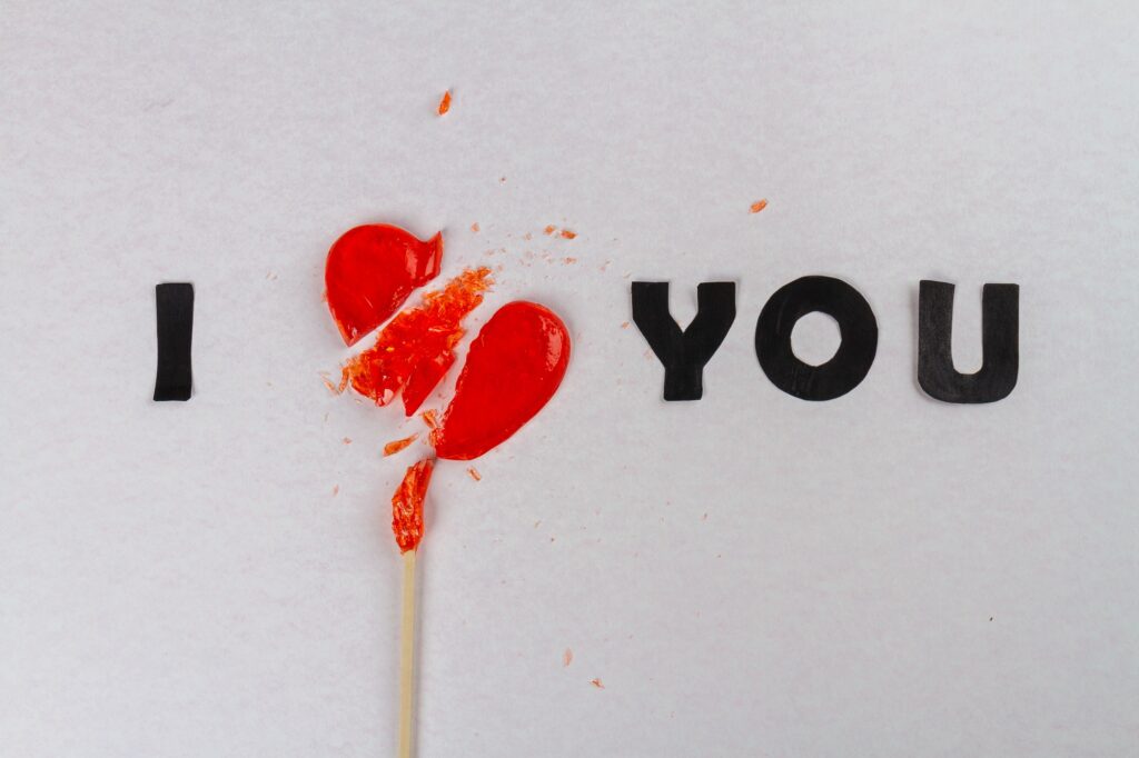 Image illustrant Illustration pour Les blessures psychologiques de l'amour impossible dans le contexte de Illustration pour Les blessures psychologiques de l'amour impossible