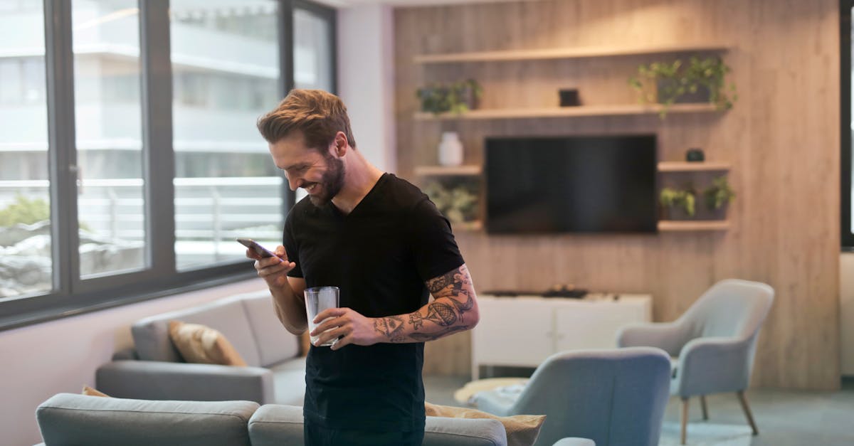 découvrez l'art du texting : astuces et conseils pour améliorer votre communication par messages. apprenez à écrire des textos captivants et à naviguer les relations modernes grâce à la messagerie instantanée.